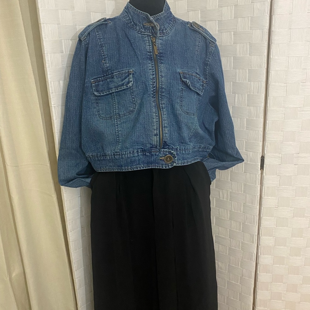 Miss Lili Cropped Denim Jacket with Button Detail - Picture 8 of 11